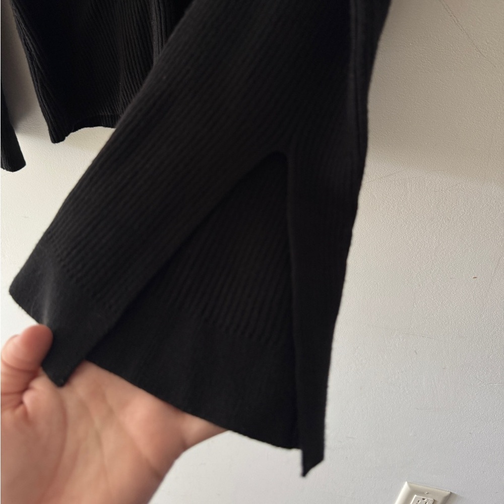 Boston Proper Black Ribbed Flare Split Long Sleeve Gold Chain Detail - Picture 5 of 6